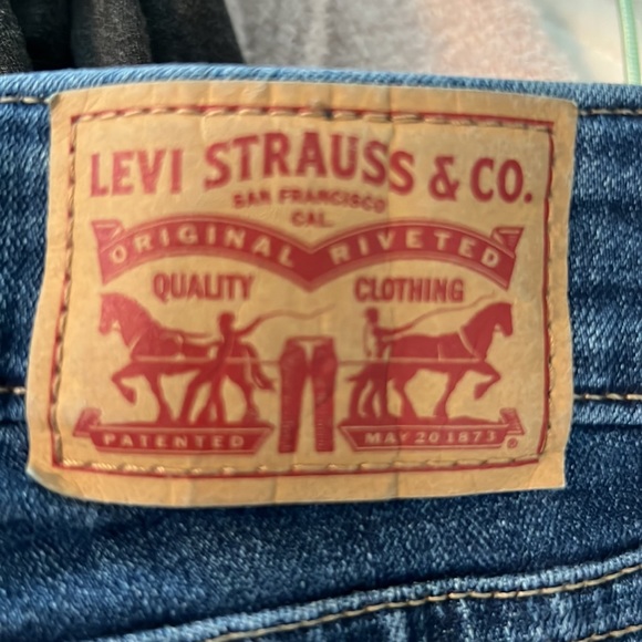 Levi’s 711 Skinny Jeans - Picture 4 of 5